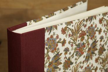 Square photo album with light sides handmade in Germany